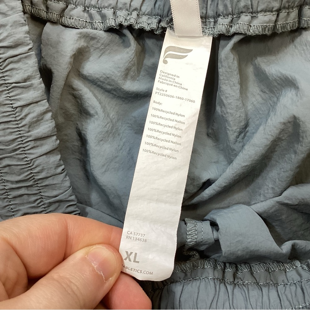 Fabletics Kickback Two Tone Nylon Track Windpants… - image 4